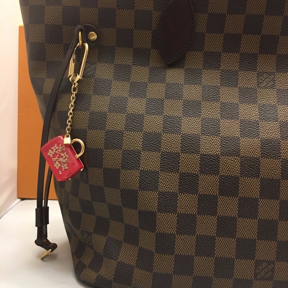 ⛔️SOLD⛔️ Key Charm Inclusion Red Speedy Bag Motif - Picture 7 of 8